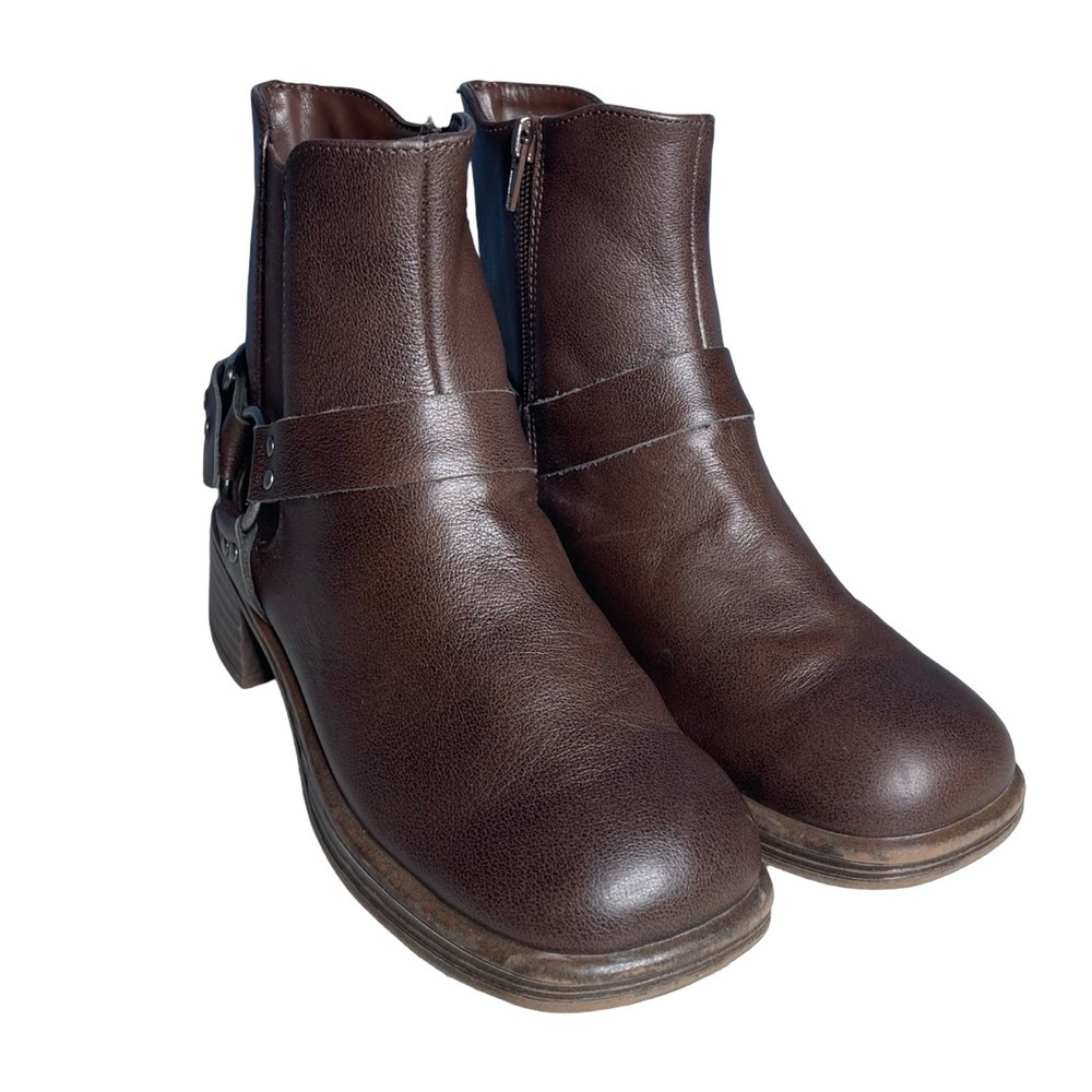 Steve Madden JRider brown boots. Big girls size 5. Block stacked heel side zip.
